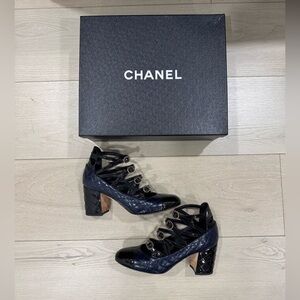 Chanel Interlocking Straps Navy/Black Quilted Pumps Size 37